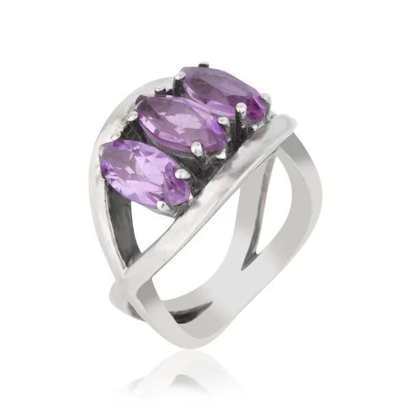 AMYTHEST-cut classic silver setting.