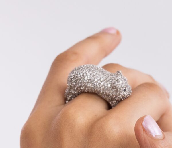 Crawling bear ring